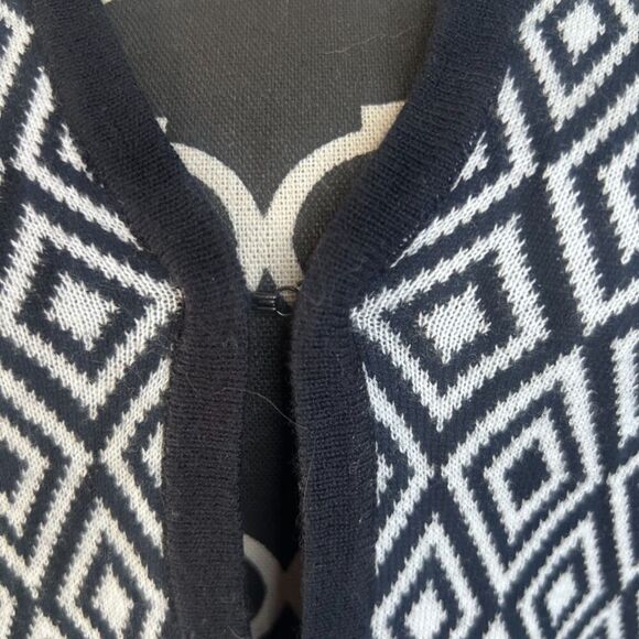 Kasper Mixed Print Black White Vneck Hook/Eye Closure Cardigan Sweater Size XL - Picture 8 of 10